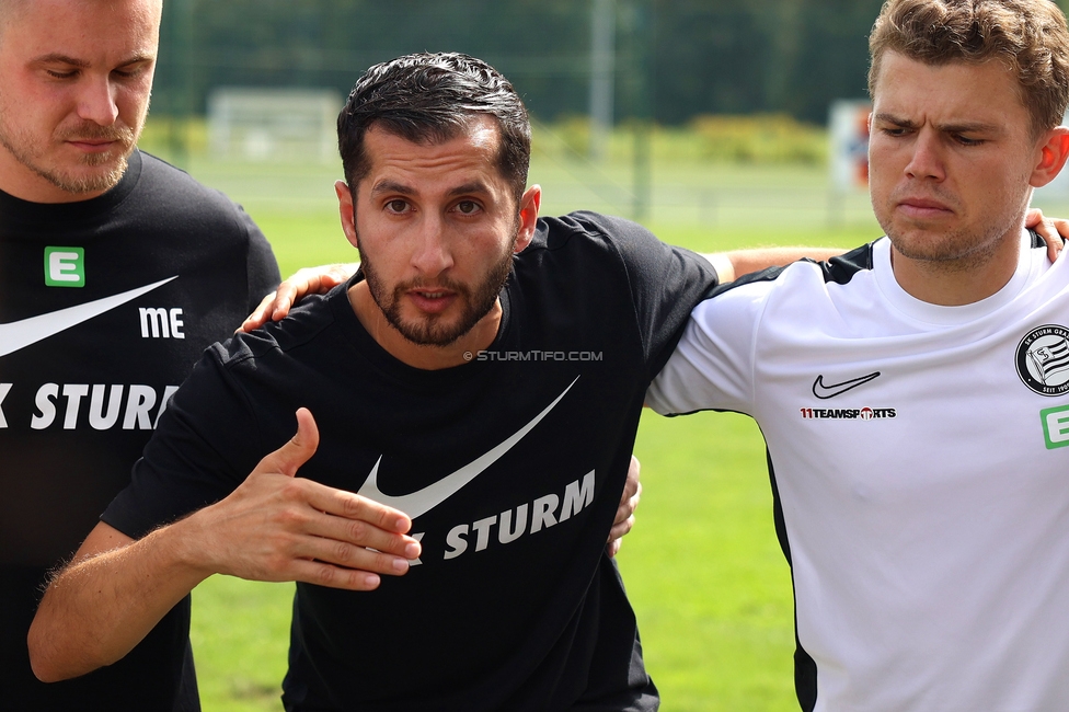 Austria Klagenfurt - Sturm Graz Damen
SPORTLAND Niederoesterreich Frauen Cup, Austria Klagenfurt - SK Sturm Graz, Sport- und Freizeitzentrum Friedlach Glanegg, 08.09.2024. 

Foto zeigt Sargon Duran (Cheftrainer Sturm Damen)
