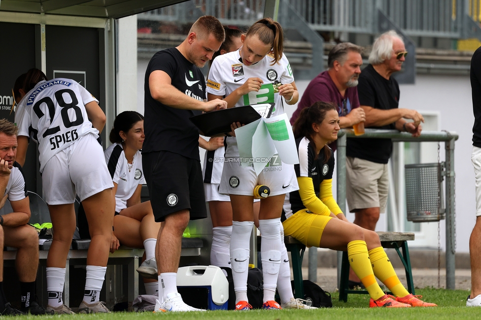 Austria Klagenfurt - Sturm Graz Damen
SPORTLAND Niederoesterreich Frauen Cup, Austria Klagenfurt - SK Sturm Graz, Sport- und Freizeitzentrum Friedlach Glanegg, 08.09.2024. 

Foto zeigt Michael Erlitz (Sportlicher Leiter Sturm Damen) und Rebecca Villena (Sturm Damen)
