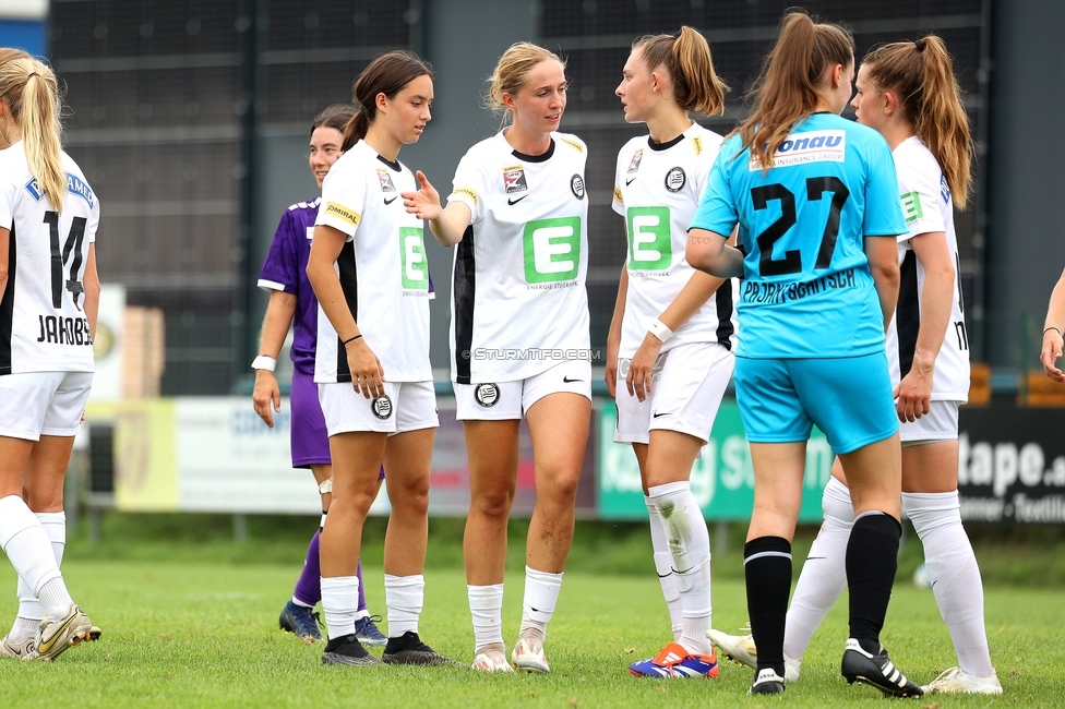 Austria Klagenfurt - Sturm Graz Damen
SPORTLAND Niederoesterreich Frauen Cup, Austria Klagenfurt - SK Sturm Graz, Sport- und Freizeitzentrum Friedlach Glanegg, 08.09.2024. 

Foto zeigt Alissa Zimmermann (Sturm Damen), Modesta Uka (Sturm Damen), Rebecca Villena (Sturm Damen) und Camilla Nielsen (Sturm Damen)
