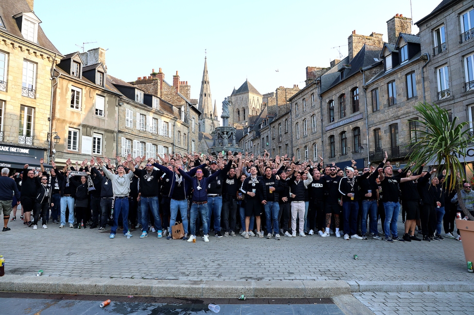 Stade Brestois - Sturm Graz
UEFA Champions League Ligaphase 1. Spieltag, Stade Brestois 29 - SK Sturm Graz, Stade de Roudourou Guingamp, 19.09.2024. 

Foto zeigt Fans von Sturm beim Corteo
