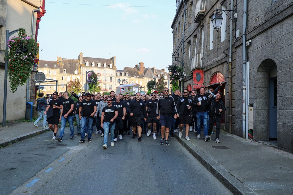 Stade Brestois - Sturm Graz
UEFA Champions League Ligaphase 1. Spieltag, Stade Brestois 29 - SK Sturm Graz, Stade de Roudourou Guingamp, 19.09.2024. 

Foto zeigt Fans von Sturm beim Corteo
