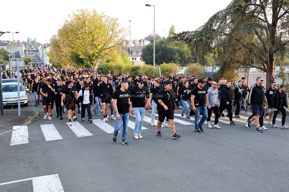 Stade Brestois - Sturm Graz
UEFA Champions League Ligaphase 1. Spieltag, Stade Brestois 29 - SK Sturm Graz, Stade de Roudourou Guingamp, 19.09.2024. 

Foto zeigt Fans von Sturm beim Corteo
