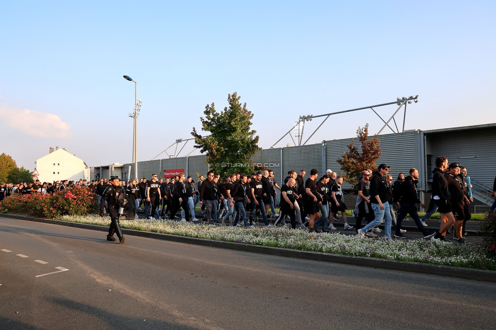 Stade Brestois - Sturm Graz
UEFA Champions League Ligaphase 1. Spieltag, Stade Brestois 29 - SK Sturm Graz, Stade de Roudourou Guingamp, 19.09.2024. 

Foto zeigt Fans von Sturm beim Corteo
