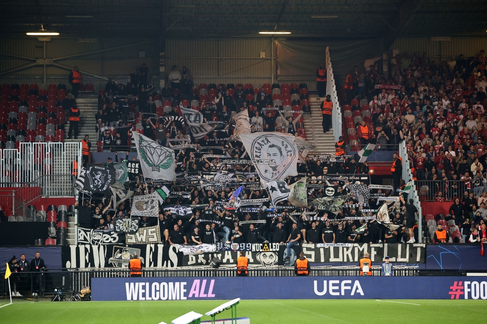 Stade Brestois - Sturm Graz
UEFA Champions League Ligaphase 1. Spieltag, Stade Brestois 29 - SK Sturm Graz, Stade de Roudourou Guingamp, 19.09.2024. 

Foto zeigt Fans von Sturm
