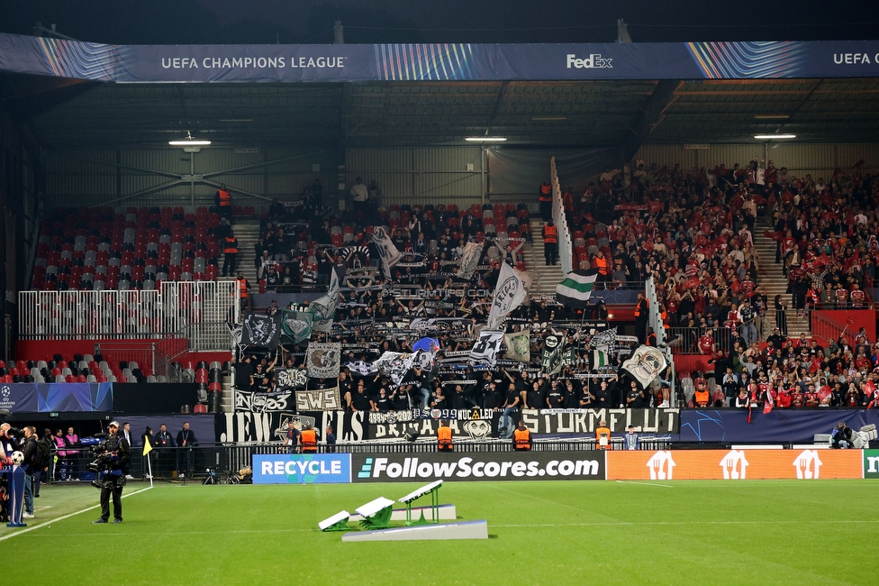 Stade Brestois - Sturm Graz
UEFA Champions League Ligaphase 1. Spieltag, Stade Brestois 29 - SK Sturm Graz, Stade de Roudourou Guingamp, 19.09.2024. 

Foto zeigt Fans von Sturm
