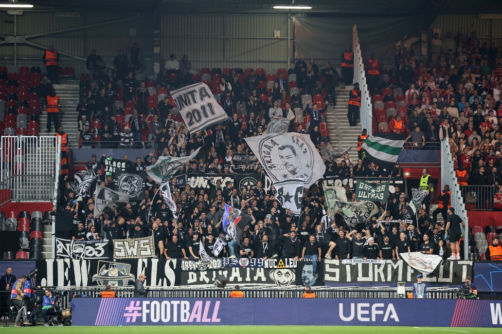 Stade Brestois - Sturm Graz
UEFA Champions League Ligaphase 1. Spieltag, Stade Brestois 29 - SK Sturm Graz, Stade de Roudourou Guingamp, 19.09.2024. 

Foto zeigt Fans von Sturm
