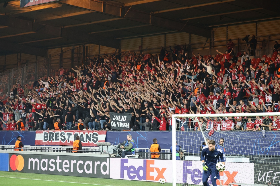 Stade Brestois - Sturm Graz
UEFA Champions League Ligaphase 1. Spieltag, Stade Brestois 29 - SK Sturm Graz, Stade de Roudourou Guingamp, 19.09.2024. 

Foto zeigt Fans von Brest
