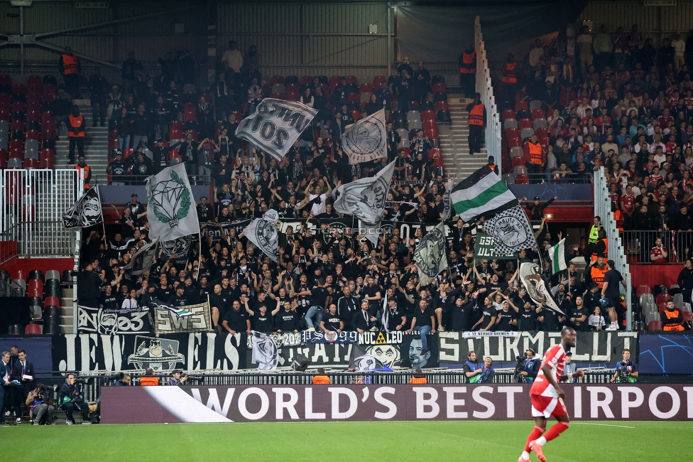 Stade Brestois - Sturm Graz
UEFA Champions League Ligaphase 1. Spieltag, Stade Brestois 29 - SK Sturm Graz, Stade de Roudourou Guingamp, 19.09.2024. 

Foto zeigt Fans von Sturm
