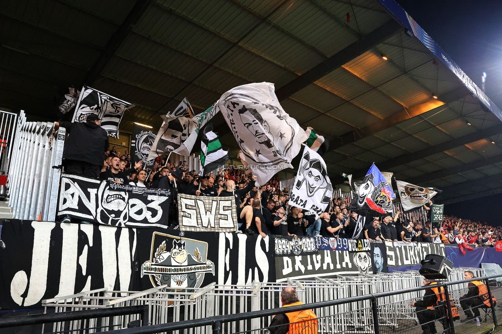 Stade Brestois - Sturm Graz
UEFA Champions League Ligaphase 1. Spieltag, Stade Brestois 29 - SK Sturm Graz, Stade de Roudourou Guingamp, 19.09.2024. 

Foto zeigt Fans von Sturm
