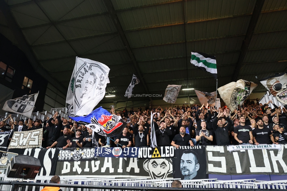 Stade Brestois - Sturm Graz
UEFA Champions League Ligaphase 1. Spieltag, Stade Brestois 29 - SK Sturm Graz, Stade de Roudourou Guingamp, 19.09.2024. 

Foto zeigt Fans von Sturm
