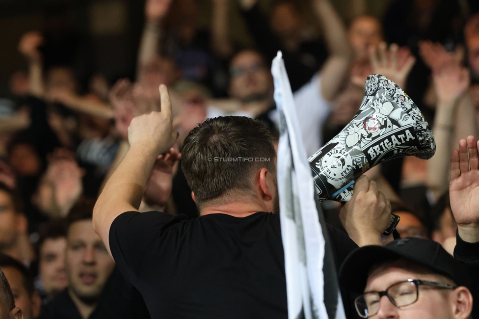 Stade Brestois - Sturm Graz
UEFA Champions League Ligaphase 1. Spieltag, Stade Brestois 29 - SK Sturm Graz, Stade de Roudourou Guingamp, 19.09.2024. 

Foto zeigt Fans von Sturm
Schlüsselwörter: brigata vorsaenger