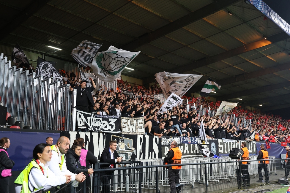 Stade Brestois - Sturm Graz
UEFA Champions League Ligaphase 1. Spieltag, Stade Brestois 29 - SK Sturm Graz, Stade de Roudourou Guingamp, 19.09.2024. 

Foto zeigt Fans von Sturm
