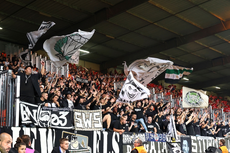 Stade Brestois - Sturm Graz
UEFA Champions League Ligaphase 1. Spieltag, Stade Brestois 29 - SK Sturm Graz, Stade de Roudourou Guingamp, 19.09.2024. 

Foto zeigt Fans von Sturm
