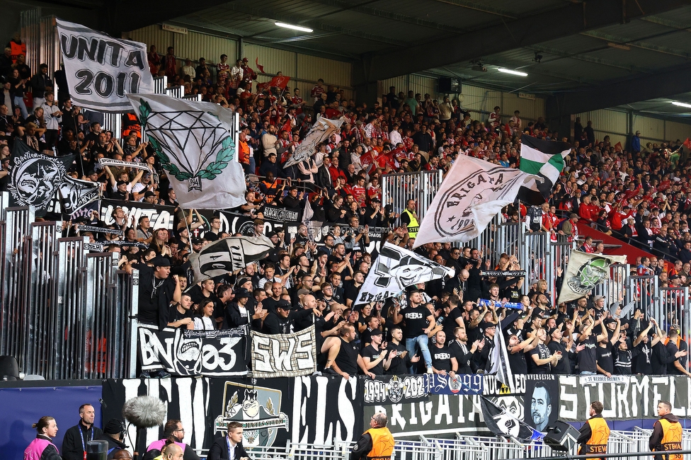 Stade Brestois - Sturm Graz
UEFA Champions League Ligaphase 1. Spieltag, Stade Brestois 29 - SK Sturm Graz, Stade de Roudourou Guingamp, 19.09.2024. 

Foto zeigt Fans von Sturm
