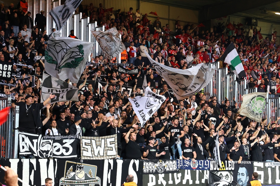 Stade Brestois - Sturm Graz
UEFA Champions League Ligaphase 1. Spieltag, Stade Brestois 29 - SK Sturm Graz, Stade de Roudourou Guingamp, 19.09.2024. 

Foto zeigt Fans von Sturm
