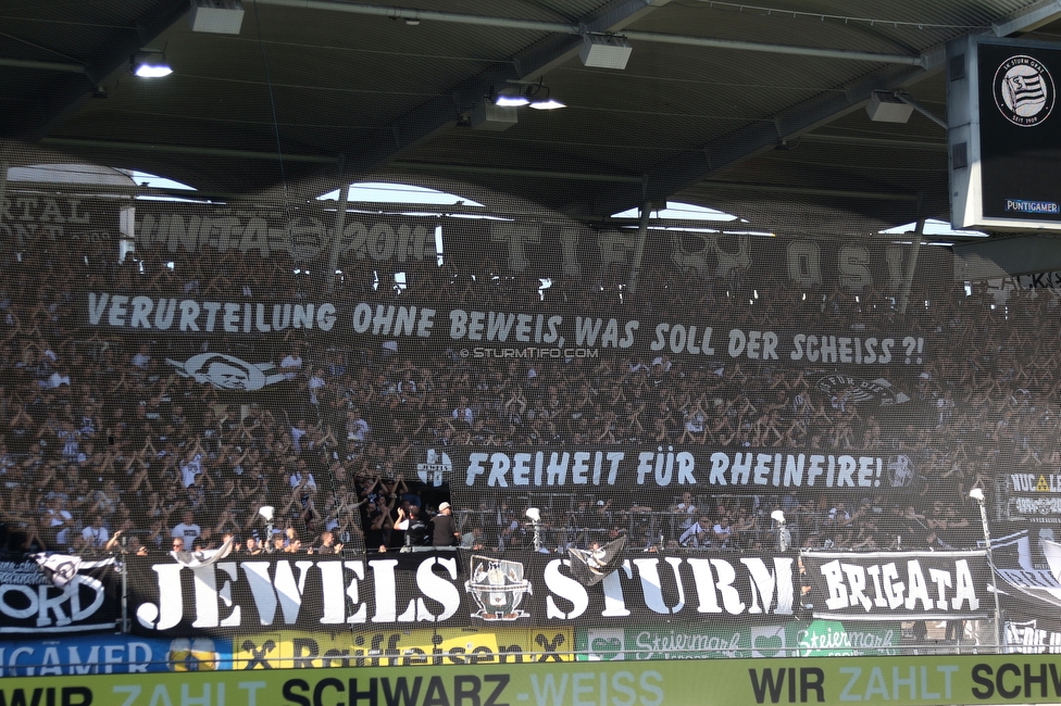 Sturm Graz - Wolfsberg
Oesterreichische Fussball Bundesliga, 7. Runde, SK Sturm Graz - Wolfsberger AC, Stadion Liebenau Graz, 22.09.2024. 

Foto zeigt Fans von Sturm mit einem Spruchband
Schlüsselwörter: pyrotechnik jewels brigata karlsruhe