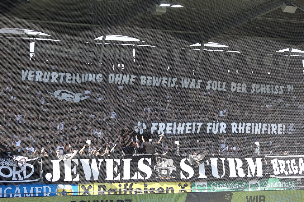 Sturm Graz - Wolfsberg
Oesterreichische Fussball Bundesliga, 7. Runde, SK Sturm Graz - Wolfsberger AC, Stadion Liebenau Graz, 22.09.2024. 

Foto zeigt Fans von Sturm mit einem Spruchband
Schlüsselwörter: pyrotechnik jewels brigata karlsruhe