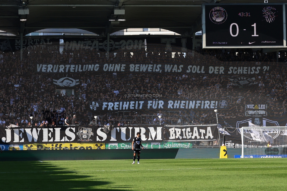 Sturm Graz - Wolfsberg
Oesterreichische Fussball Bundesliga, 7. Runde, SK Sturm Graz - Wolfsberger AC, Stadion Liebenau Graz, 22.09.2024. 

Foto zeigt Fans von Sturm mit einem Spruchband
Schlüsselwörter: pyrotechnik jewels brigata karlsruhe