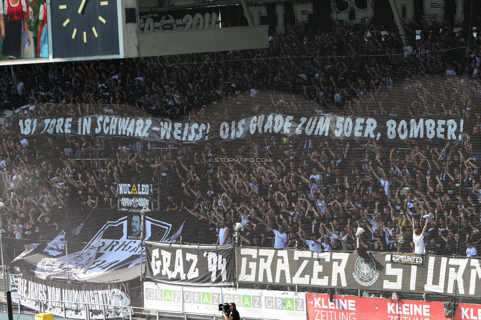 Sturm Graz - Wolfsberg
Oesterreichische Fussball Bundesliga, 7. Runde, SK Sturm Graz - Wolfsberger AC, Stadion Liebenau Graz, 22.09.2024. 

Foto zeigt Fans von Sturm mit einer Choreografie fuer Mario Haas (ehem. Spieler Sturm)
Schlüsselwörter: pyrotechnik