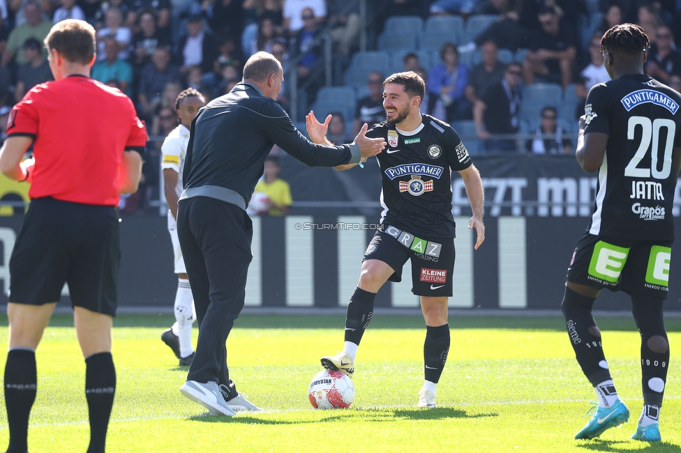 Sturm Graz - WAC
Oesterreichische Fussball Bundesliga, 6. Runde, SK Sturm Graz - Wolfsberger AC, Stadion Liebenau Graz, 22.09.2024. 

Foto zeigt Otar Kiteishvili (Sturm) und Mario Haas (ehem. Spieler Sturm)
