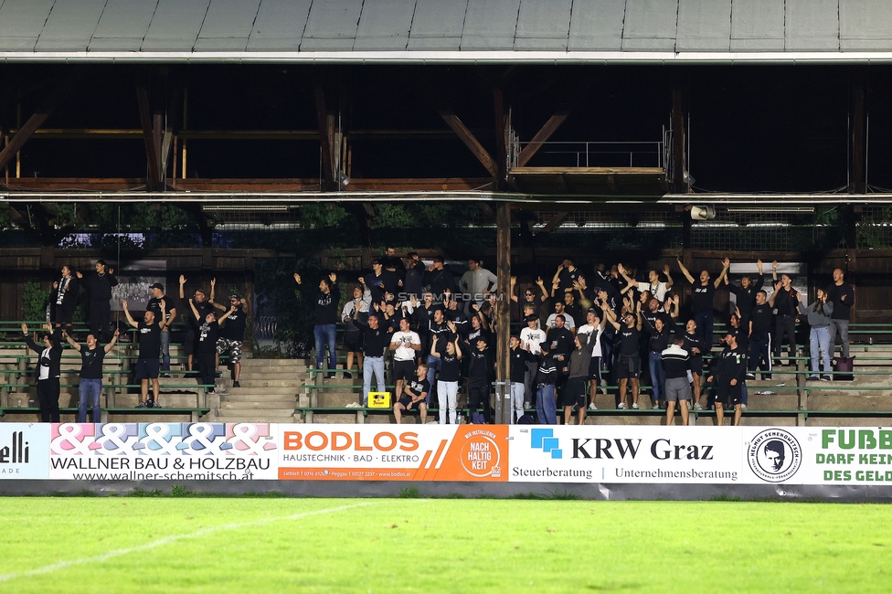 Sturm Damen - St. Poelten
OEFB Frauen Bundesliga, 4. Runde, SK Sturm Graz Damen - SKN St. Poelten, Gruabn Graz, 22.09.2024. 

Foto zeigt Fans von Sturm
