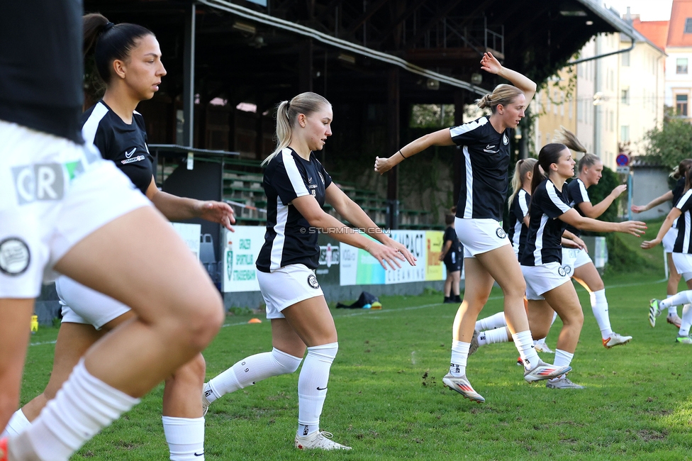 Sturm Damen - St. Poelten
OEFB Frauen Bundesliga, 4. Runde, SK Sturm Graz Damen - SKN St. Poelten, Gruabn Graz, 22.09.2024. 

Foto zeigt die Mannschaft der Sturm Damen
