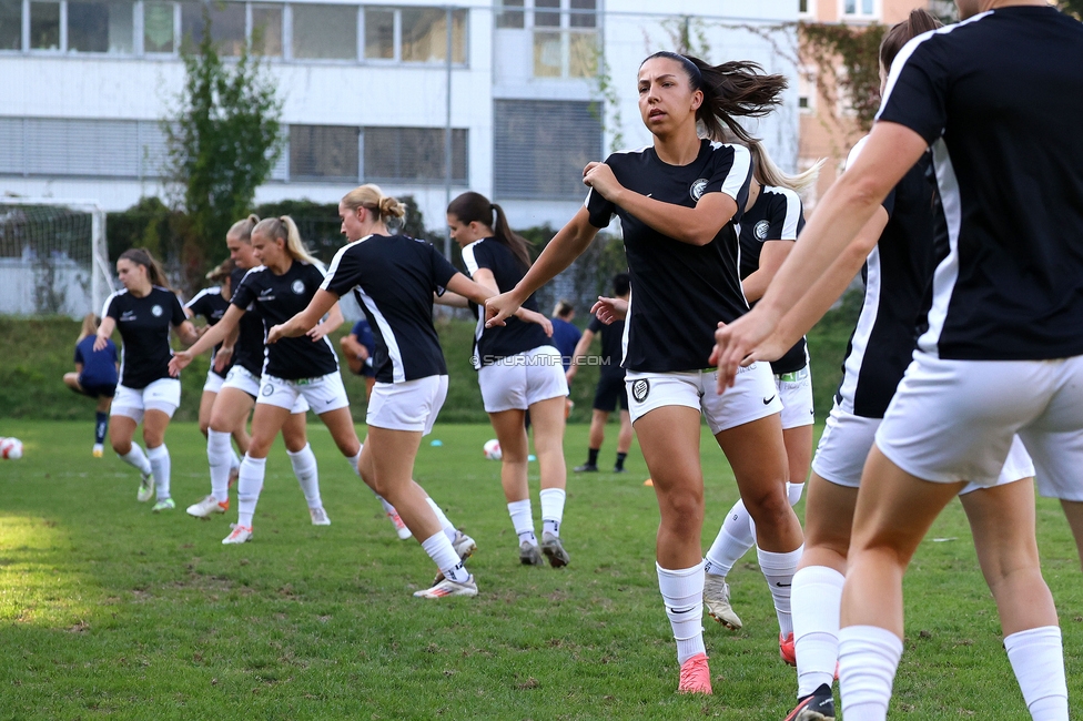 Sturm Damen - St. Poelten
OEFB Frauen Bundesliga, 4. Runde, SK Sturm Graz Damen - SKN St. Poelten, Gruabn Graz, 22.09.2024. 

Foto zeigt die Mannschaft der Sturm Damen
