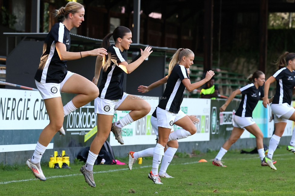 Sturm Damen - St. Poelten
OEFB Frauen Bundesliga, 4. Runde, SK Sturm Graz Damen - SKN St. Poelten, Gruabn Graz, 22.09.2024. 

Foto zeigt die Mannschaft der Sturm Damen
