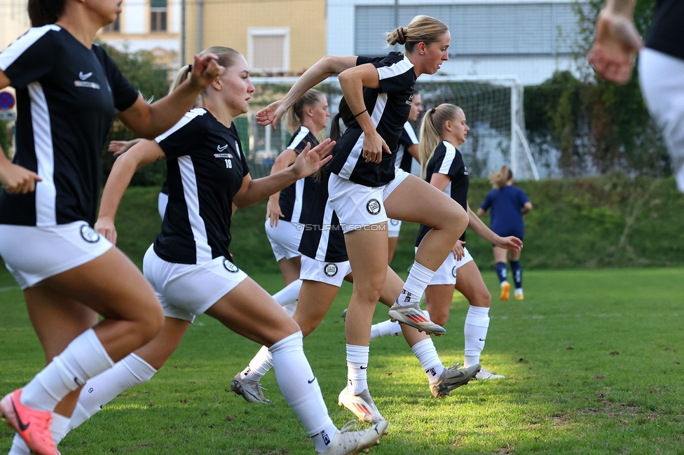 Sturm Damen - St. Poelten
OEFB Frauen Bundesliga, 4. Runde, SK Sturm Graz Damen - SKN St. Poelten, Gruabn Graz, 22.09.2024. 

Foto zeigt die Mannschaft der Sturm Damen
