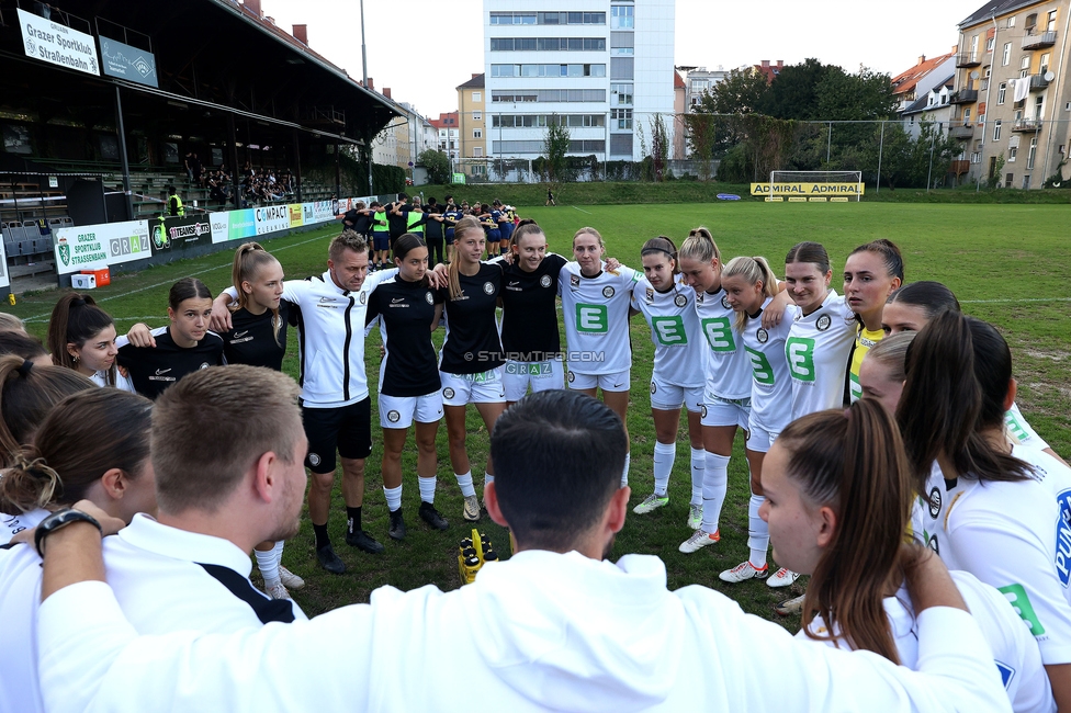 Sturm Damen - St. Poelten
OEFB Frauen Bundesliga, 4. Runde, SK Sturm Graz Damen - SKN St. Poelten, Gruabn Graz, 22.09.2024. 

Foto zeigt die Mannschaft der Sturm Damen
