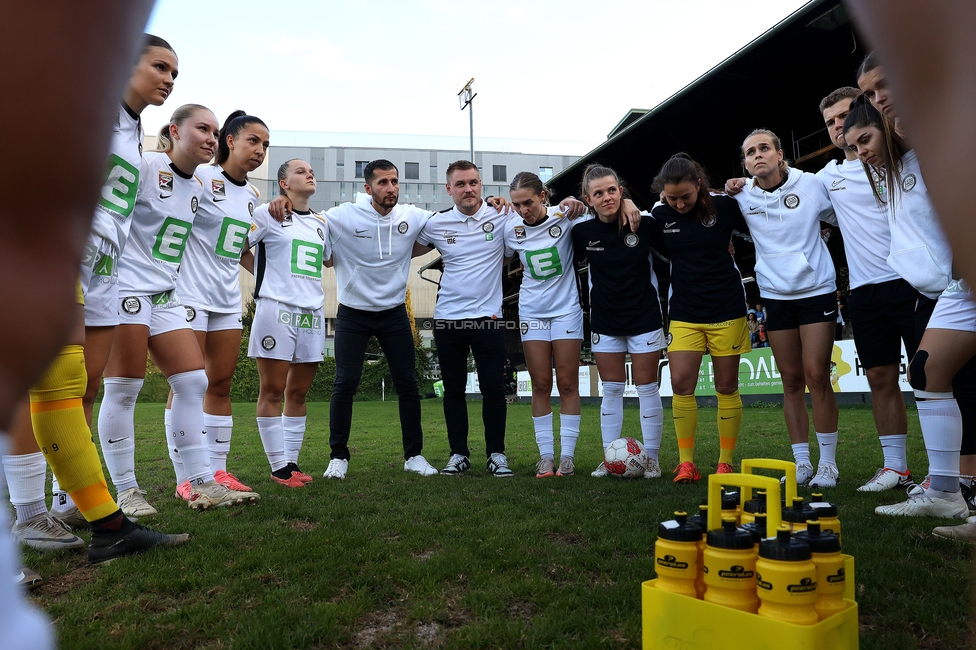 Sturm Damen - St. Poelten
OEFB Frauen Bundesliga, 4. Runde, SK Sturm Graz Damen - SKN St. Poelten, Gruabn Graz, 22.09.2024. 

Foto zeigt die Mannschaft der Sturm Damen
