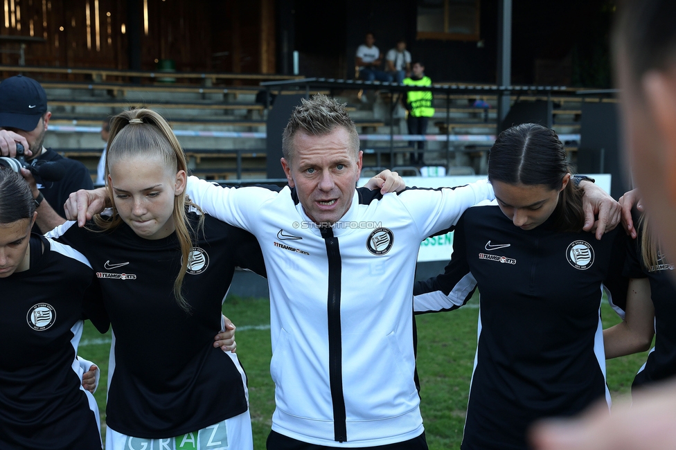 Sturm Damen - St. Poelten
OEFB Frauen Bundesliga, 4. Runde, SK Sturm Graz Damen - SKN St. Poelten, Gruabn Graz, 22.09.2024. 

Foto zeigt Daniel Gutschi (Torwart-Trainer Sturm Damen)
