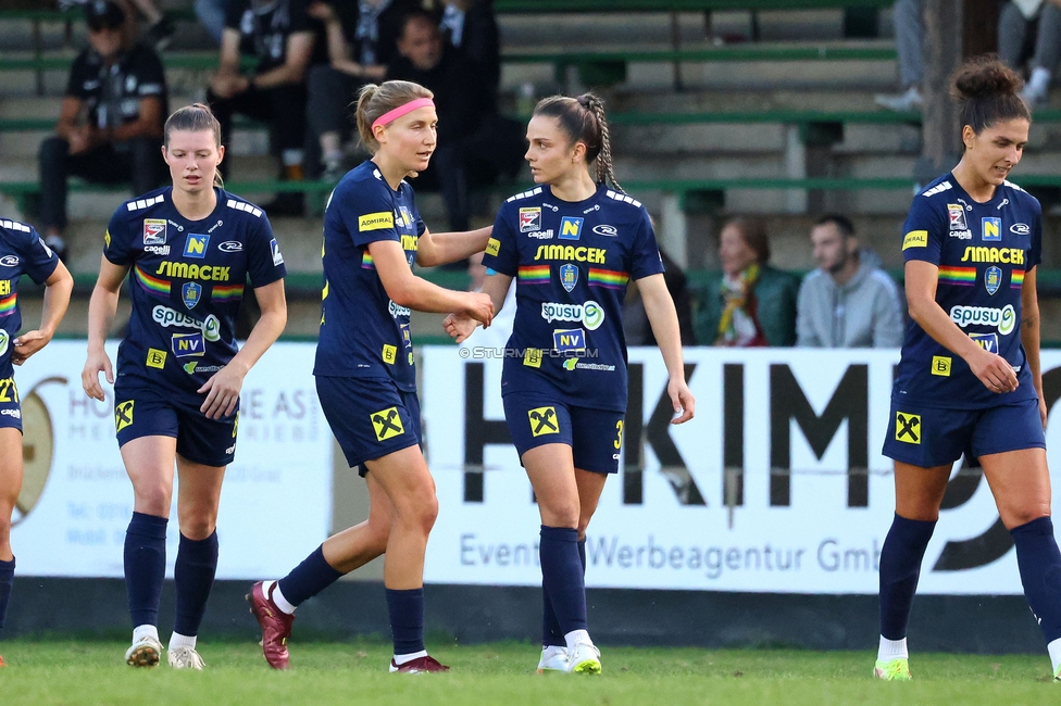 Sturm Damen - St. Poelten
OEFB Frauen Bundesliga, 4. Runde, SK Sturm Graz Damen - SKN St. Poelten, Gruabn Graz, 22.09.2024. 

Foto zeigt die Torschuetzin zum 0:2
