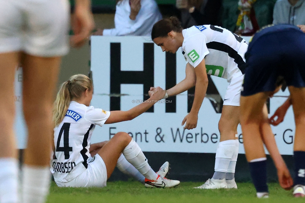 Sturm Damen - St. Poelten
OEFB Frauen Bundesliga, 4. Runde, SK Sturm Graz Damen - SKN St. Poelten, Gruabn Graz, 22.09.2024. 

Foto zeigt Sandra Jakobsen (Sturm Damen) und Leonie Christin Tragl (Sturm Damen)
