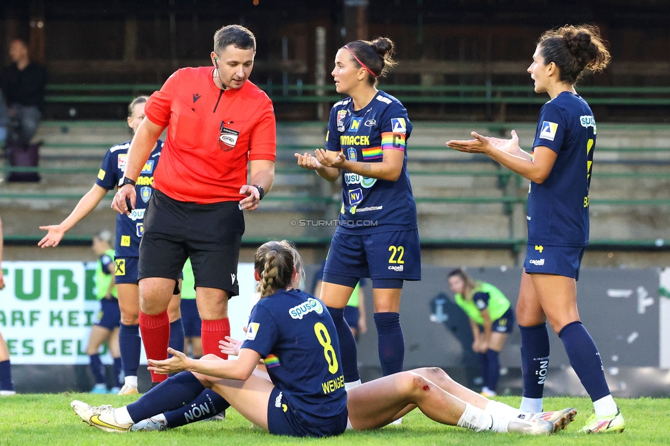 Sturm Damen - St. Poelten
OEFB Frauen Bundesliga, 4. Runde, SK Sturm Graz Damen - SKN St. Poelten, Gruabn Graz, 22.09.2024. 

Foto zeigt den Schiedsrichter
