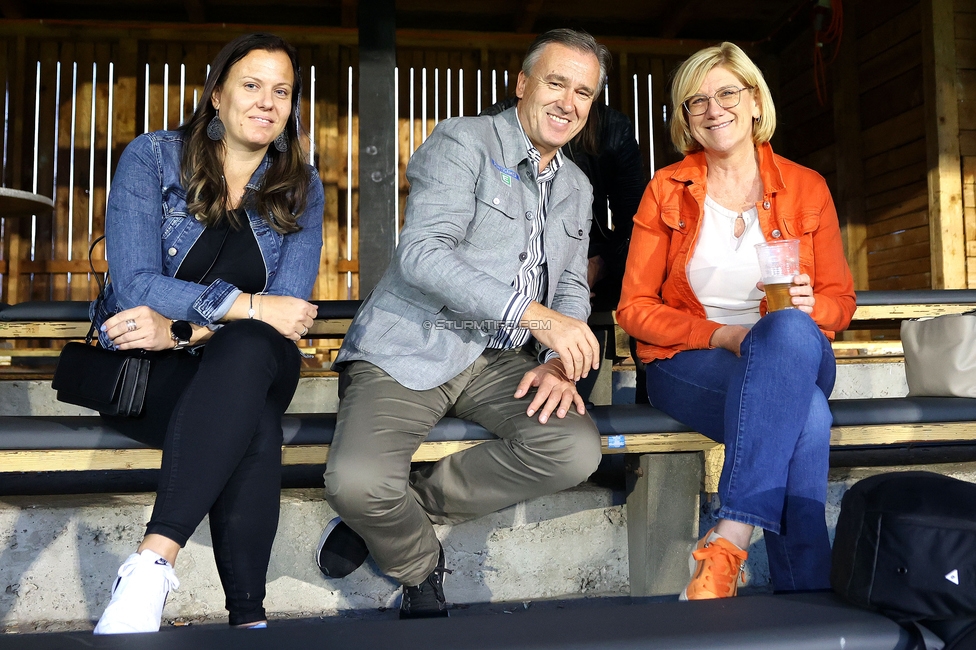 Sturm Damen - St. Poelten
OEFB Frauen Bundesliga, 4. Runde, SK Sturm Graz Damen - SKN St. Poelten, Gruabn Graz, 22.09.2024. 

Foto zeigt Susanne Gorny (Vorstand Sturm) und Christian Jauk (Praesident Sturm)
