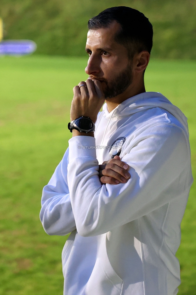 Sturm Damen - St. Poelten
OEFB Frauen Bundesliga, 4. Runde, SK Sturm Graz Damen - SKN St. Poelten, Gruabn Graz, 22.09.2024. 

Foto zeigt Sargon Duran (Cheftrainer Sturm Damen)
