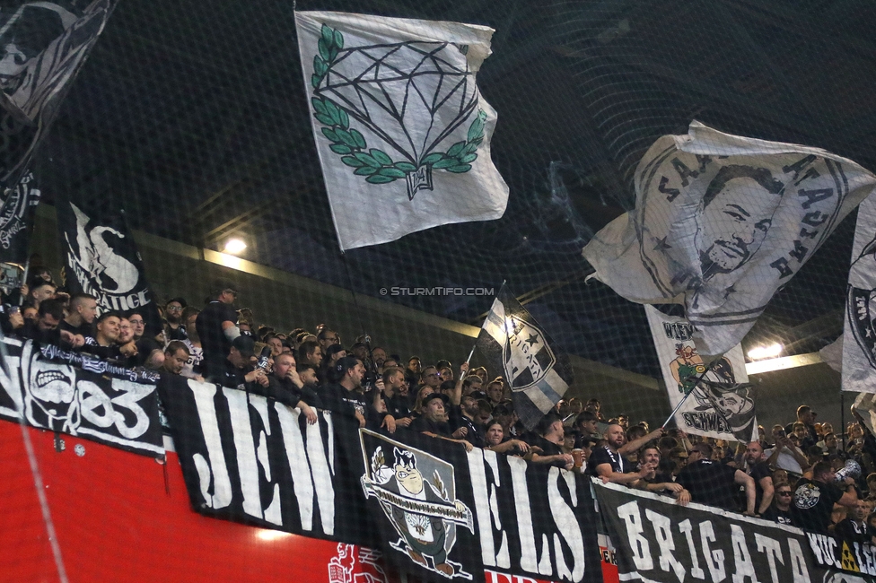 Austria Wien - Sturm Graz
Oesterreichische Fussball Bundesliga, 7. Runde, FK Austria Wien - SK Sturm Graz, Generali Arena Wien, 25.09.2024. 

Foto zeigt Fans von Sturm
