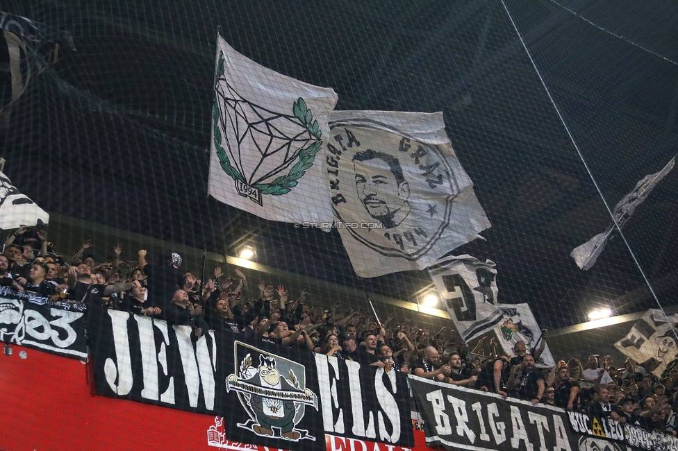 Austria Wien - Sturm Graz
Oesterreichische Fussball Bundesliga, 7. Runde, FK Austria Wien - SK Sturm Graz, Generali Arena Wien, 25.09.2024. 

Foto zeigt Fans von Sturm
