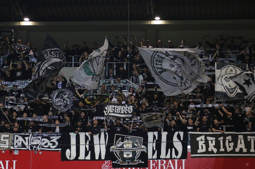 Austria Wien - Sturm Graz
Oesterreichische Fussball Bundesliga, 7. Runde, FK Austria Wien - SK Sturm Graz, Generali Arena Wien, 25.09.2024. 

Foto zeigt Fans von Sturm
