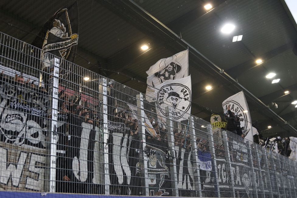 Blau-Weiss Linz - Sturm Graz
Oesterreichische Fussball Bundesliga, 8. Runde, FC Blau-Weiss Linz - SK Sturm Graz, Donauparkstadion Linz, 28.09.2024. 

Foto zeigt Fans von Sturm
Schlüsselwörter: jewels