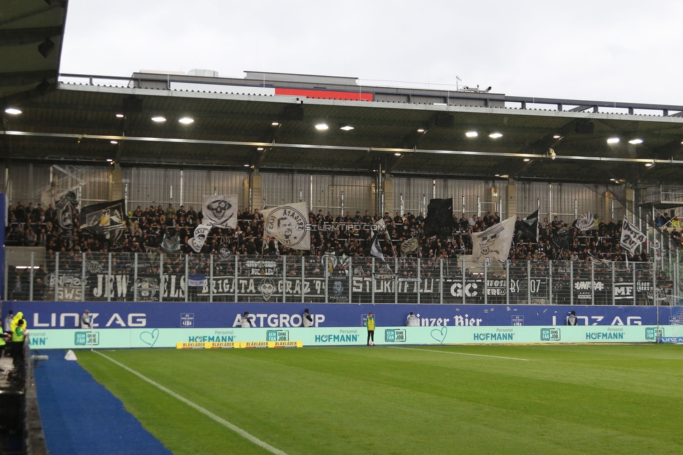 Blau-Weiss Linz - Sturm Graz
Oesterreichische Fussball Bundesliga, 8. Runde, FC Blau-Weiss Linz - SK Sturm Graz, Donauparkstadion Linz, 28.09.2024. 

Foto zeigt Fans von Sturm
