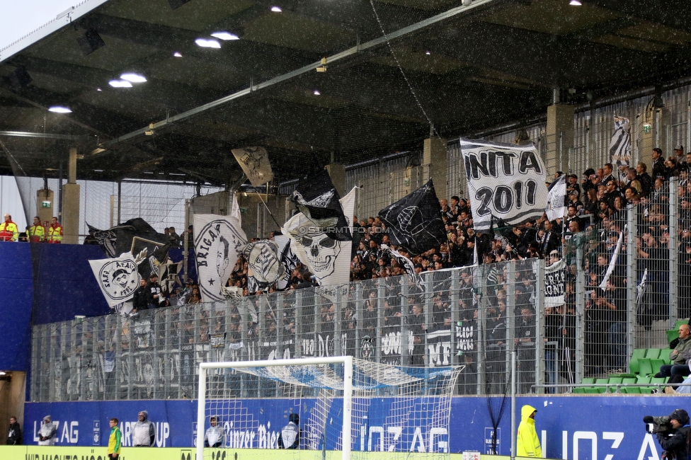 Blau-Weiss Linz - Sturm Graz
Oesterreichische Fussball Bundesliga, 8. Runde, FC Blau-Weiss Linz - SK Sturm Graz, Donauparkstadion Linz, 28.09.2024. 

Foto zeigt Fans von Sturm
