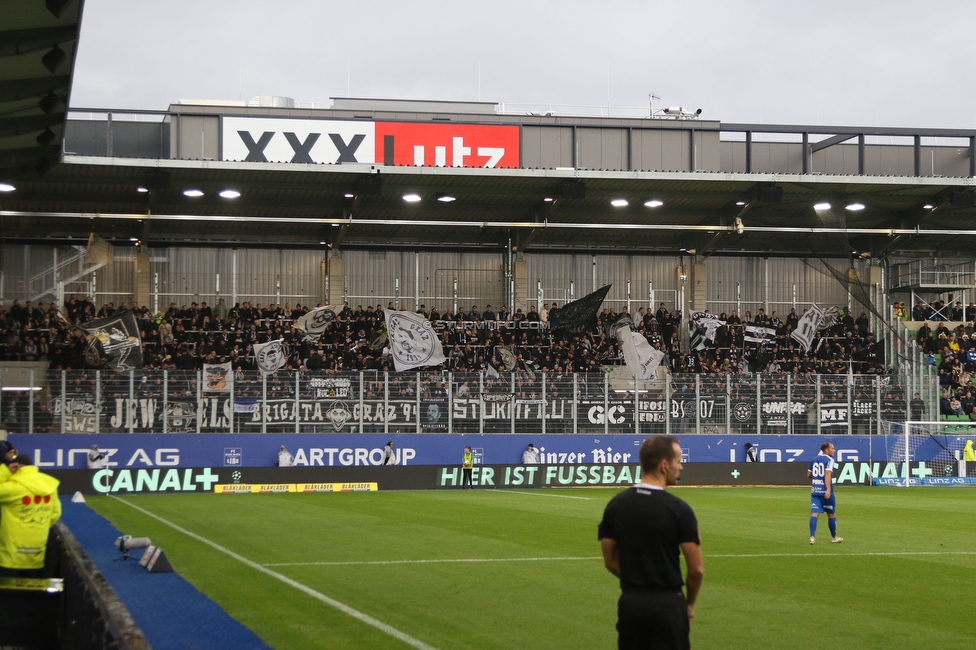 Blau-Weiss Linz - Sturm Graz
Oesterreichische Fussball Bundesliga, 8. Runde, FC Blau-Weiss Linz - SK Sturm Graz, Donauparkstadion Linz, 28.09.2024. 

Foto zeigt Fans von Sturm
