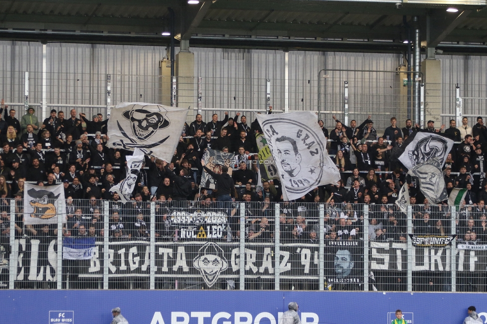 Blau-Weiss Linz - Sturm Graz
Oesterreichische Fussball Bundesliga, 8. Runde, FC Blau-Weiss Linz - SK Sturm Graz, Donauparkstadion Linz, 28.09.2024. 

Foto zeigt Fans von Sturm
