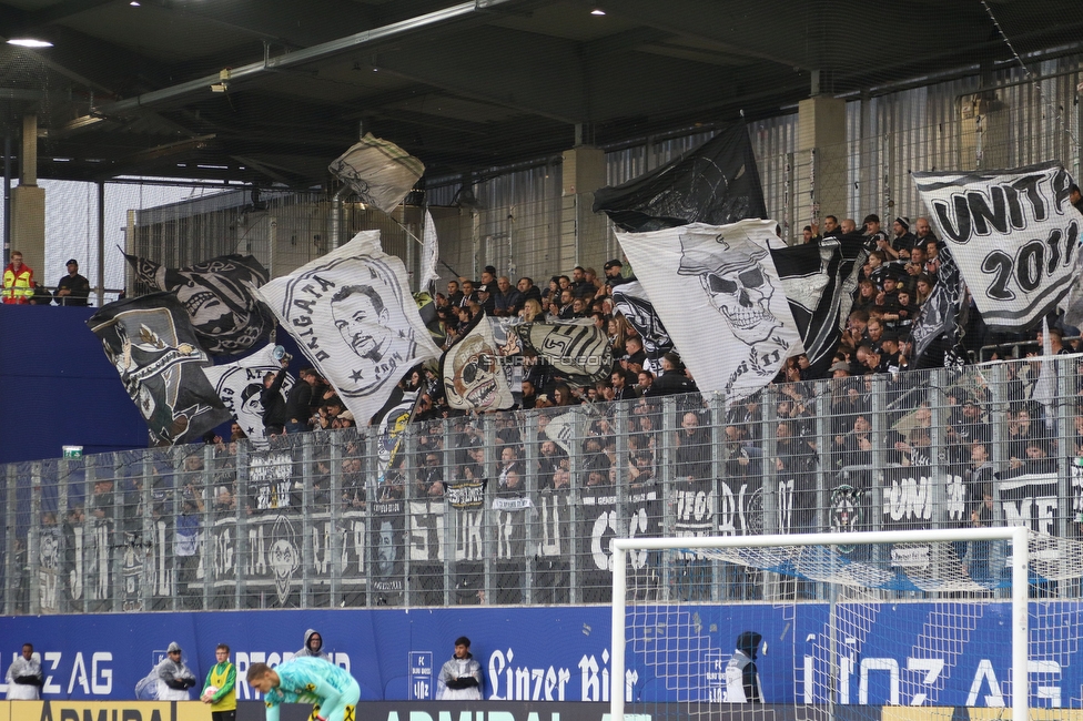 Blau-Weiss Linz - Sturm Graz
Oesterreichische Fussball Bundesliga, 8. Runde, FC Blau-Weiss Linz - SK Sturm Graz, Donauparkstadion Linz, 28.09.2024. 

Foto zeigt Fans von Sturm
