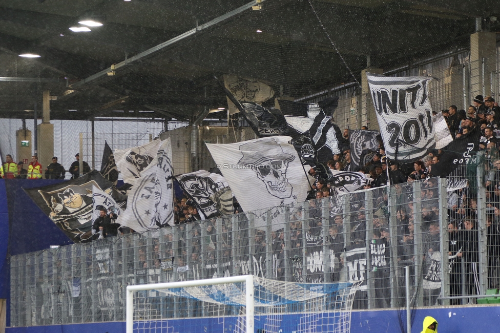 Blau-Weiss Linz - Sturm Graz
Oesterreichische Fussball Bundesliga, 8. Runde, FC Blau-Weiss Linz - SK Sturm Graz, Donauparkstadion Linz, 28.09.2024. 

Foto zeigt Fans von Sturm
