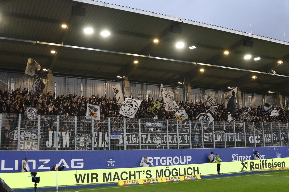 Blau-Weiss Linz - Sturm Graz
Oesterreichische Fussball Bundesliga, 8. Runde, FC Blau-Weiss Linz - SK Sturm Graz, Donauparkstadion Linz, 28.09.2024. 

Foto zeigt Fans von Sturm
