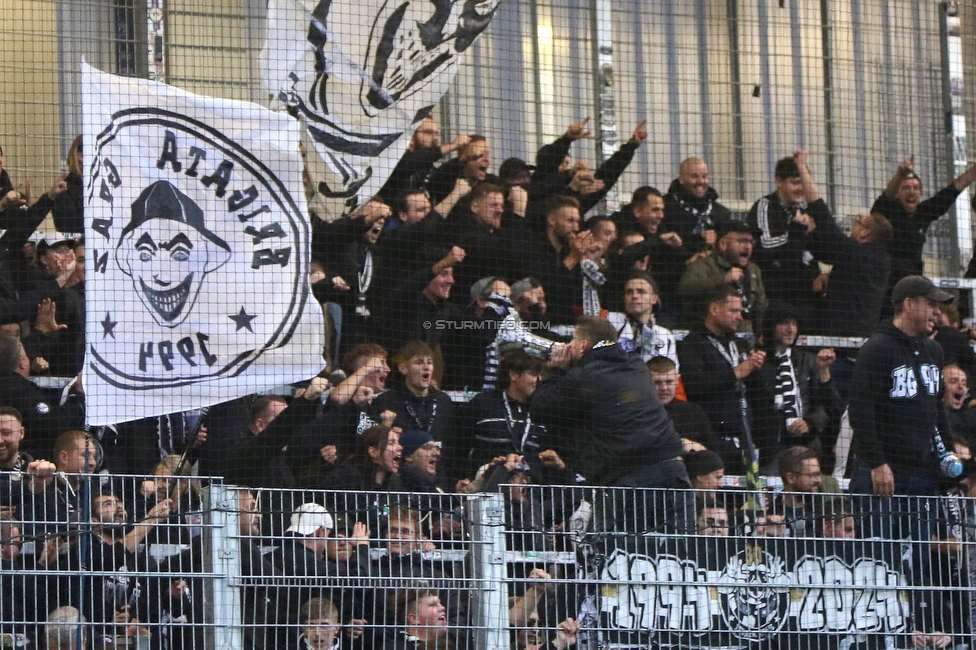 Blau-Weiss Linz - Sturm Graz
Oesterreichische Fussball Bundesliga, 8. Runde, FC Blau-Weiss Linz - SK Sturm Graz, Donauparkstadion Linz, 28.09.2024. 

Foto zeigt Fans von Sturm
Schlüsselwörter: brigata vorsaenger