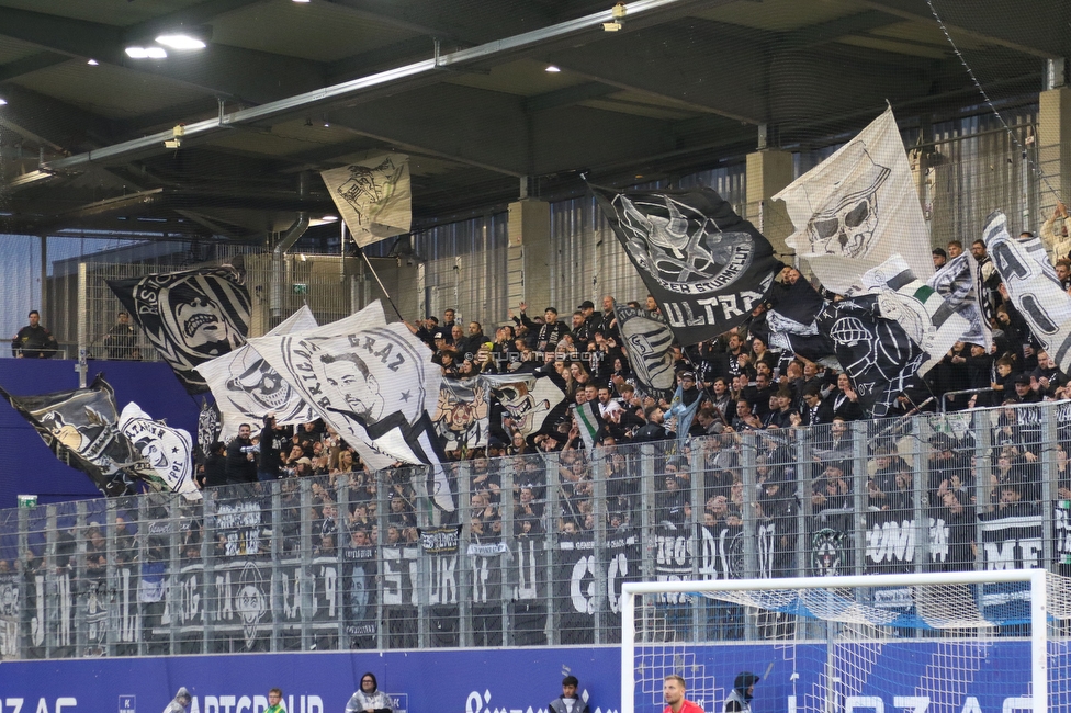 Blau-Weiss Linz - Sturm Graz
Oesterreichische Fussball Bundesliga, 8. Runde, FC Blau-Weiss Linz - SK Sturm Graz, Donauparkstadion Linz, 28.09.2024. 

Foto zeigt Fans von Sturm
